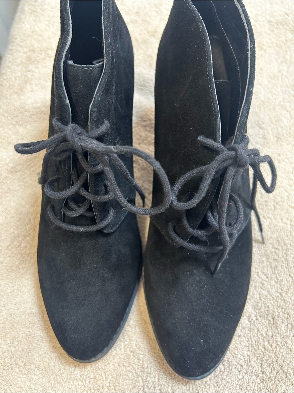 VIONIC ANDI Lace up black suede 2.5” heeled ankle boots. Size 8 NWOB